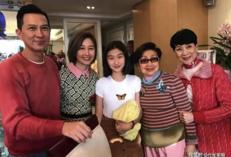 61岁张家辉近况曝光！与关咏荷结婚21年零绯闻，老来得女生活幸福