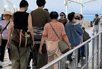 王传君夫妇当街吵架 齐溪凶巴巴的