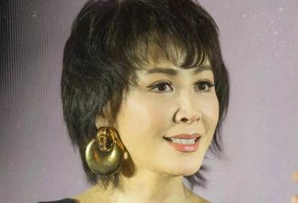 刘嘉玲带妈妈东京被偶遇，穿着随意双下巴明显