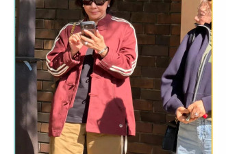 刘嘉玲带妈妈东京被偶遇，穿着随意双下巴明显