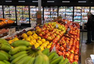 加拿大食品价格一年飙升5.7%, 鸡肉一口气暴涨43.8%