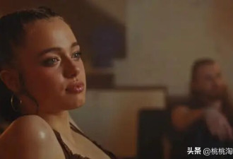 朱莉19岁女儿亮相MV，五官复刻亲妈，完美基因引爆全网