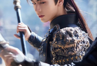“粉底液将军”被各大官媒点名，彻底沦为反面教材