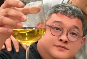 35岁傅彪儿子满头白发，单身和母亲相依为命
