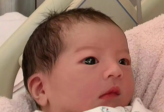 方媛晒三胎小女儿近照，5个月大郭咏心头发浓密五官漂亮，好可爱