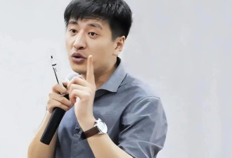 一辈子没享福，白发人送黑发人，中年丧夫晚年丧子，张雪峰母亲哭到晕厥