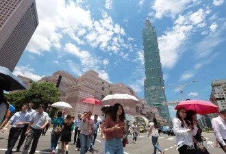 “留下来抵抗共军，还是买张去马来西亚的船票？”