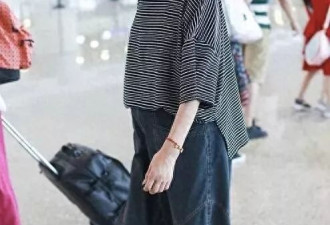 倪萍瘦身后真时髦，走机场戴猫咪墨镜不像67岁