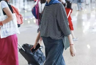 倪萍瘦身后真时髦，走机场戴猫咪墨镜不像67岁