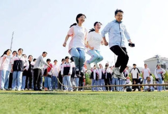 被挤爆的高中，扩容200万个学位