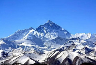 花几十万登珠峰，向导偷偷往你饭里下药等你晕倒