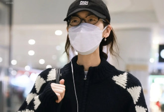 被超模刘雯惊艳！“针织衫+牛仔裤”配色高级，跟她学高级又时髦