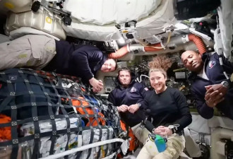 NASA四名宇航员代表人类，首次目睹月球背面