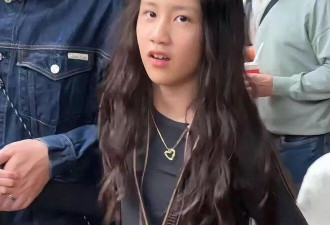 孙莉带子女逛环球影城，12岁女儿太像黄磊