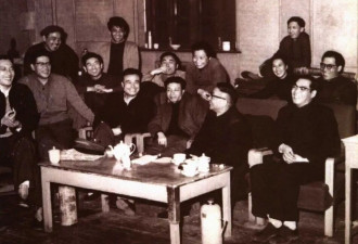 北京人艺70年往事：辉煌背后，全是代价