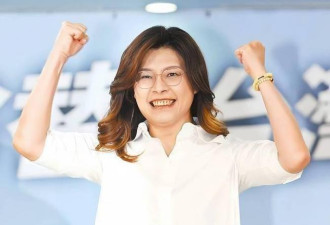 老照片：国民党主席郑丽文和父亲回云南探亲