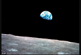 人类飞越月球背面：地球正在“落下” 这一幕太震撼