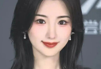 甜美毛晓彤也能如此性感撩人？露出事业线大美腿