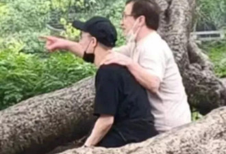 成龙跟儿子罕见同框，43岁房祖名被曝生病
