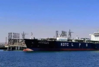海峡现况：首批船通过 千艘船排队 这2国顺利通过