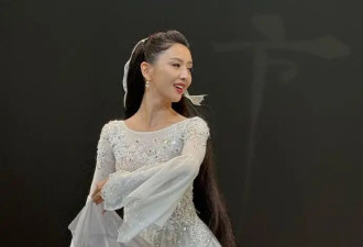 有钱人也很“卷”啊！佟丽娅台上台下两个样子