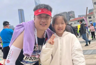 张雪峰女儿让人心酸,收集路人偷拍照,想留下和爸爸合影