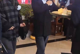 陈丽华告别仪式：迟重瑞哭红双眼 多位明星现身