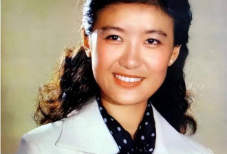 她曾是央视第一美女，赴港生子后远居美国