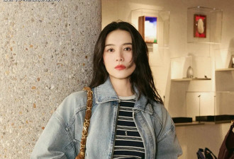 173大美女宋佳再出神图！棕色翻领皮衣+蓝色牛仔裤，青春又貌美！