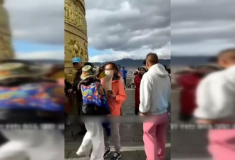 “叫什么阿姨！” 大妈气炸在景区追骂年轻男女