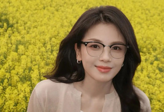 又被刘涛狠狠美到了，中年女人留长发+穿搭在线，气质温婉显年轻