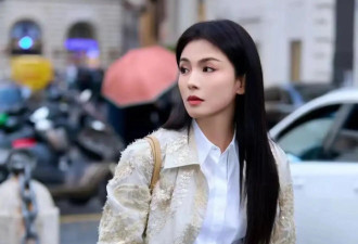 又被刘涛狠狠美到了，中年女人留长发+穿搭在线，气质温婉显年轻