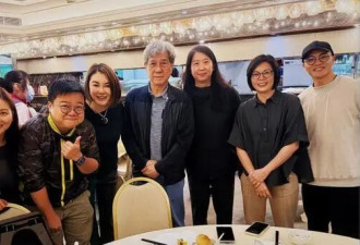 香港知名男星满头银发罕见露面,曾与汪明荃恋爱
