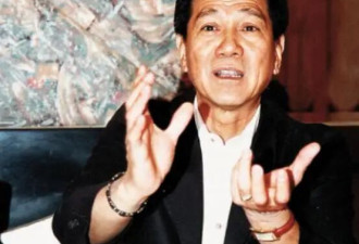 香港知名男星满头银发罕见露面,曾与汪明荃恋爱