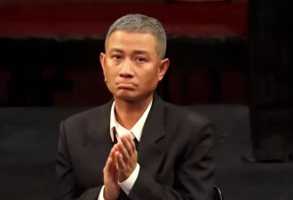 42岁文章在上海开餐馆，双手合十很谦逊