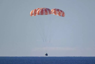 NASA阿提米丝2号溅落太平洋 半世纪首趟奔月任务完成