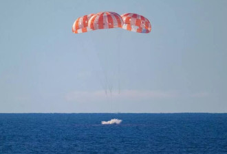 NASA阿提米丝2号溅落太平洋 半世纪首趟奔月任务完成