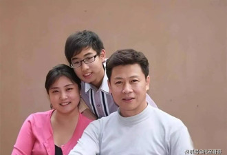 63岁演员胡亚捷近况曝光！与妻子汤静同框庆生