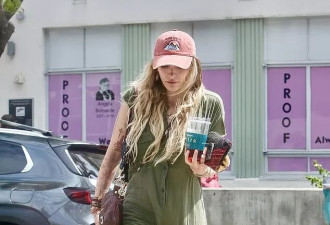 迈克尔·杰克逊女儿拒赴电影首映,"她清楚她父亲做过什么"