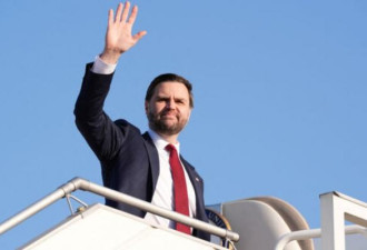 范斯搭乘空军二号回国 留下“最终且最佳提议”