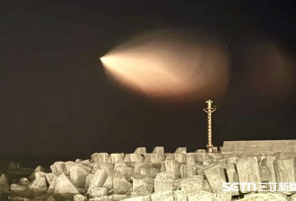 中国火箭飞过？ 夜空惊见诡异扫把光
