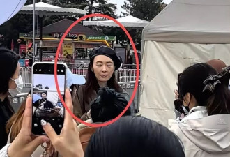 童瑶咋老成这了！妆容老土嚼东西像没牙一样