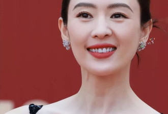 童瑶咋老成这了！妆容老土嚼东西像没牙一样