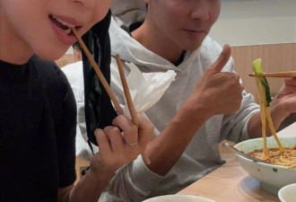 张晋蔡少芬也太真实了！无美颜怼脸拍