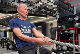 王石最新露面照曝光,否认被抓,在深圳划帆船....