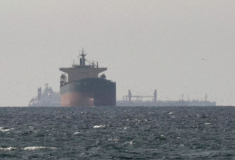 川普封锁荷莫兹海峡!专家:准备迎接每桶油价150
