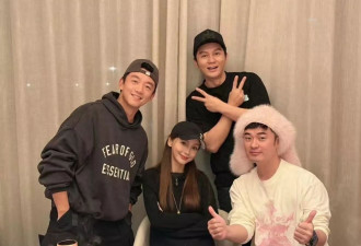 李晨晒与郑恺杨颖陈赫合照，复刻初代“跑男”经典姿势