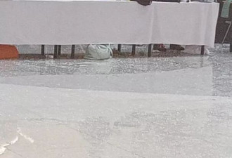 商场动漫展突降"玻璃雨" 多人带血狂奔 有人失明