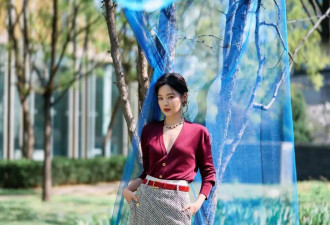 辛芷蕾的穿搭美学：把大女人的飒与柔，穿进骨子里