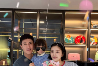 王灿杜淳为女儿庆生，穿条纹衫腹部凸出像怀孕
